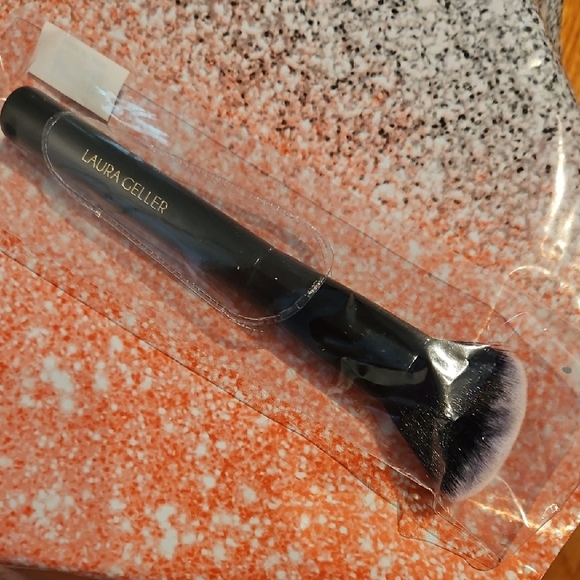 Laura Geller Black Angled Contour/Blush Brush, NWT - Picture 1 of 3